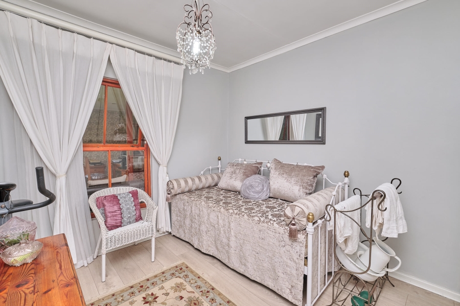 3 Bedroom Property for Sale in Uitzicht Western Cape